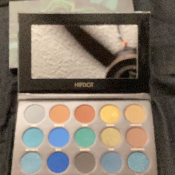 Hipdot eye shadow palette - Picture 3 of 4